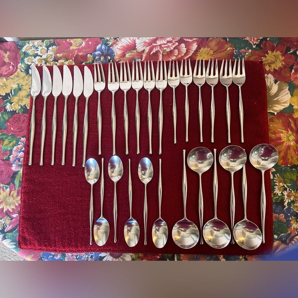 Lauffer Design 3 Japan 18/8 Stainless (6) 5 piece place settings.